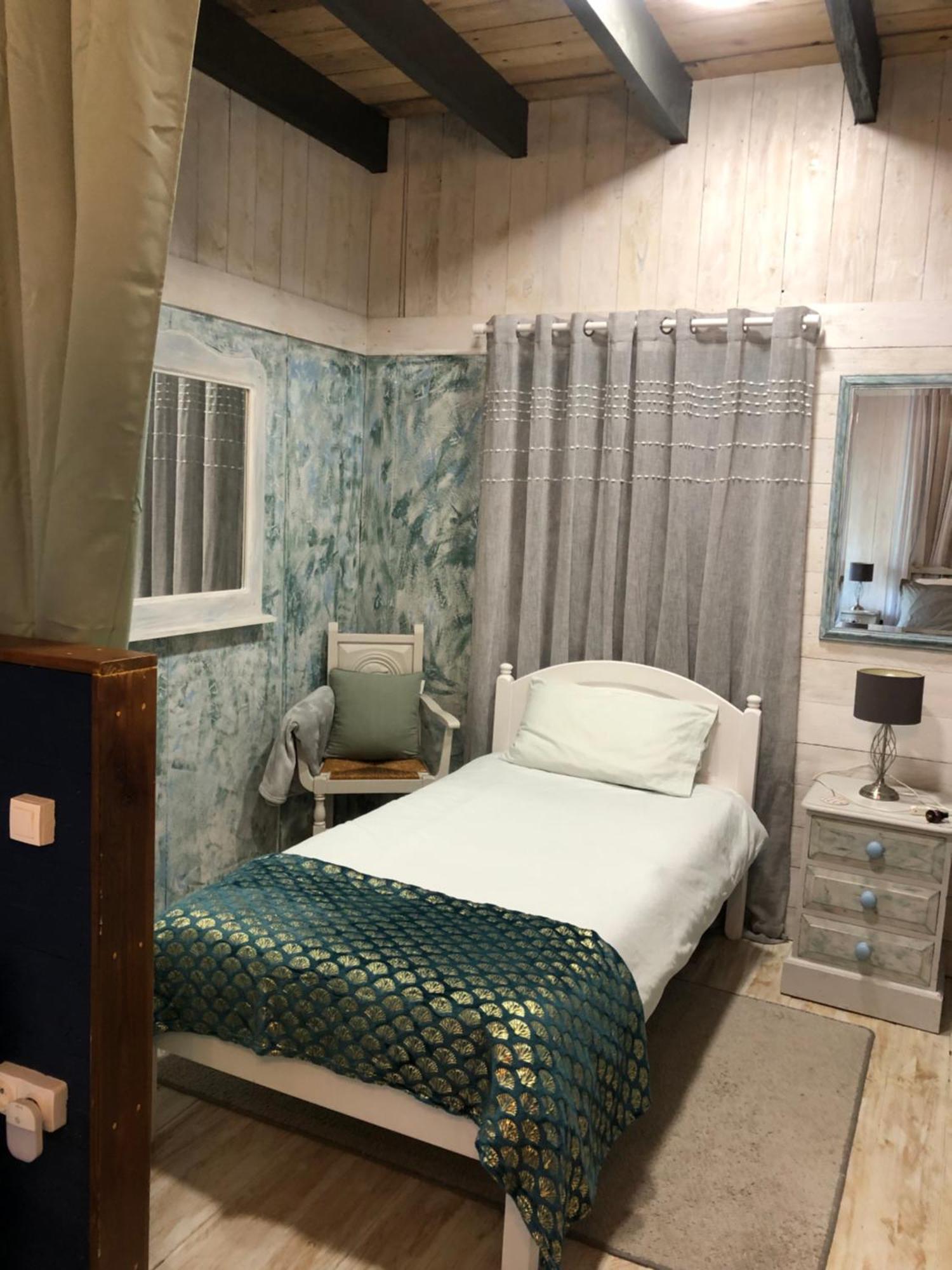Bed and Breakfast The House Of Lavender Queaux Екстер'єр фото